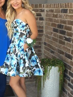 LA FEMME Short Floral Prom/Cocktail Dress Style #24523